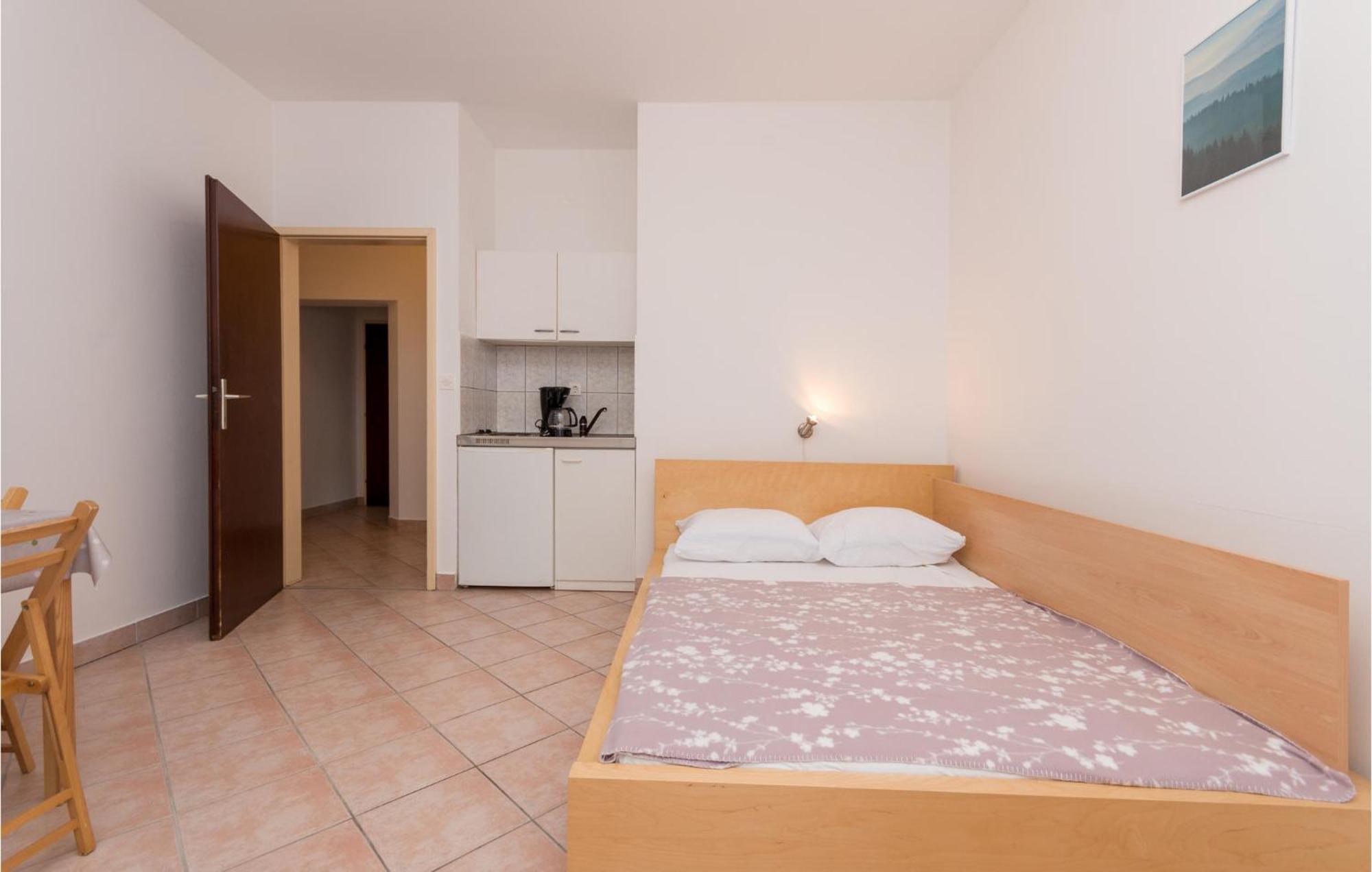 Awesome Apartment In Sveti Filip I Jakov W/ 1 Bedrooms Bagian luar foto
