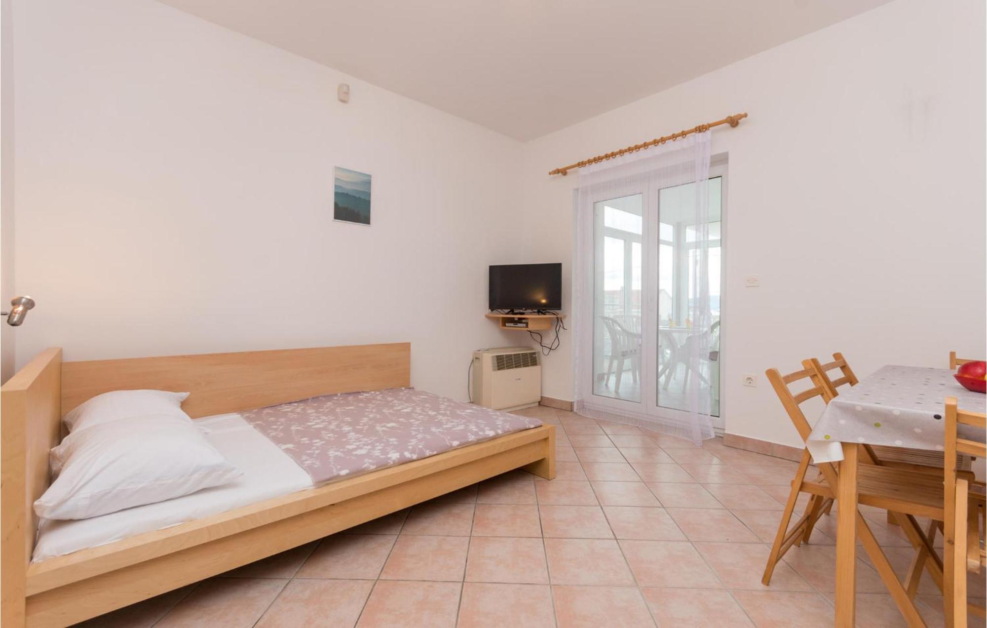 Awesome Apartment In Sveti Filip I Jakov W/ 1 Bedrooms Bagian luar foto