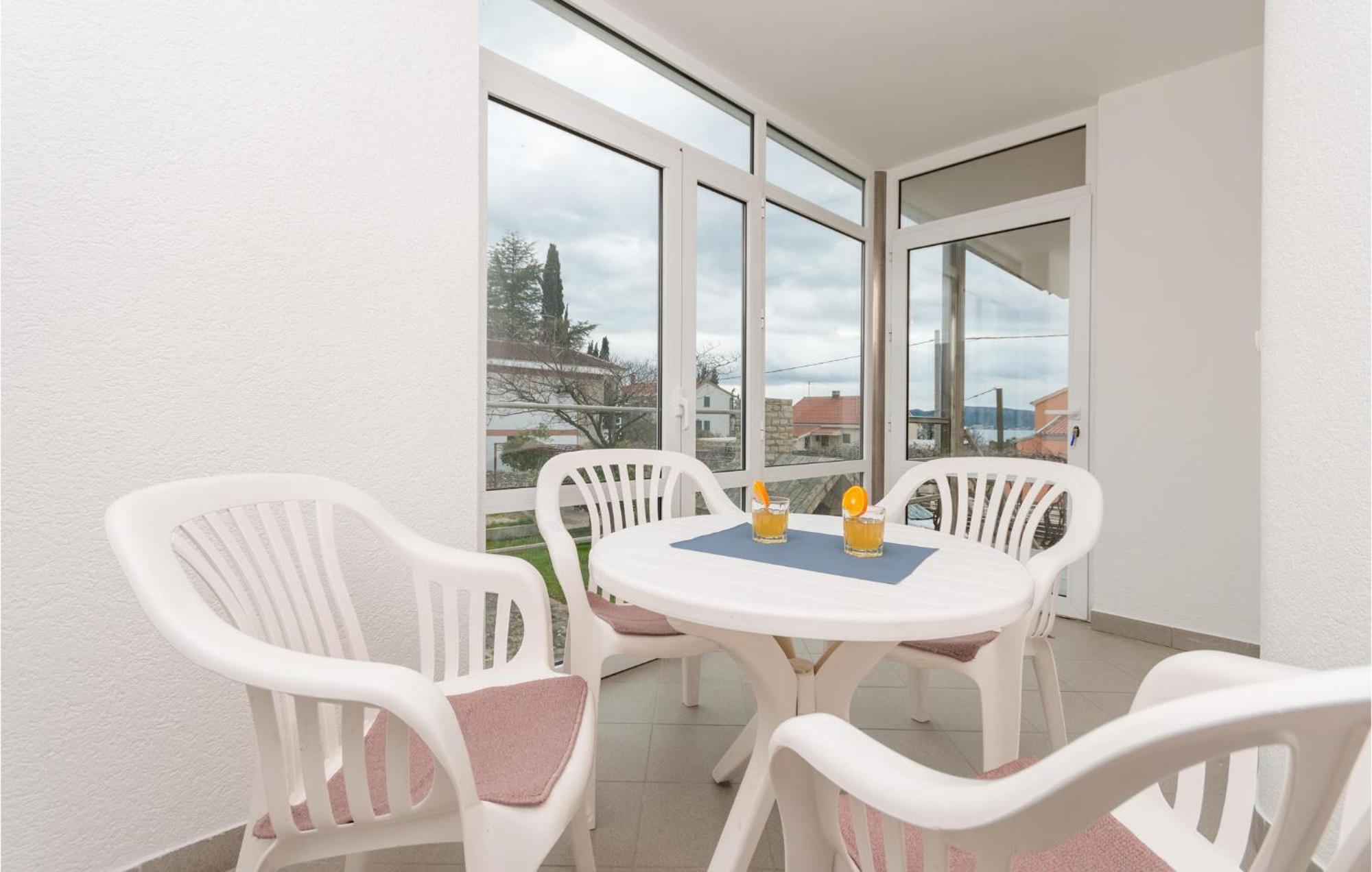 Awesome Apartment In Sveti Filip I Jakov W/ 1 Bedrooms Bagian luar foto