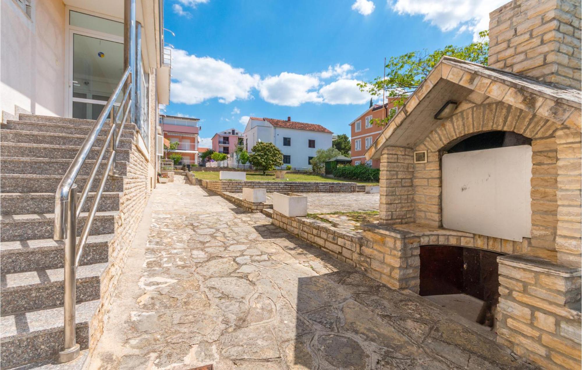 Awesome Apartment In Sveti Filip I Jakov W/ 1 Bedrooms Bagian luar foto