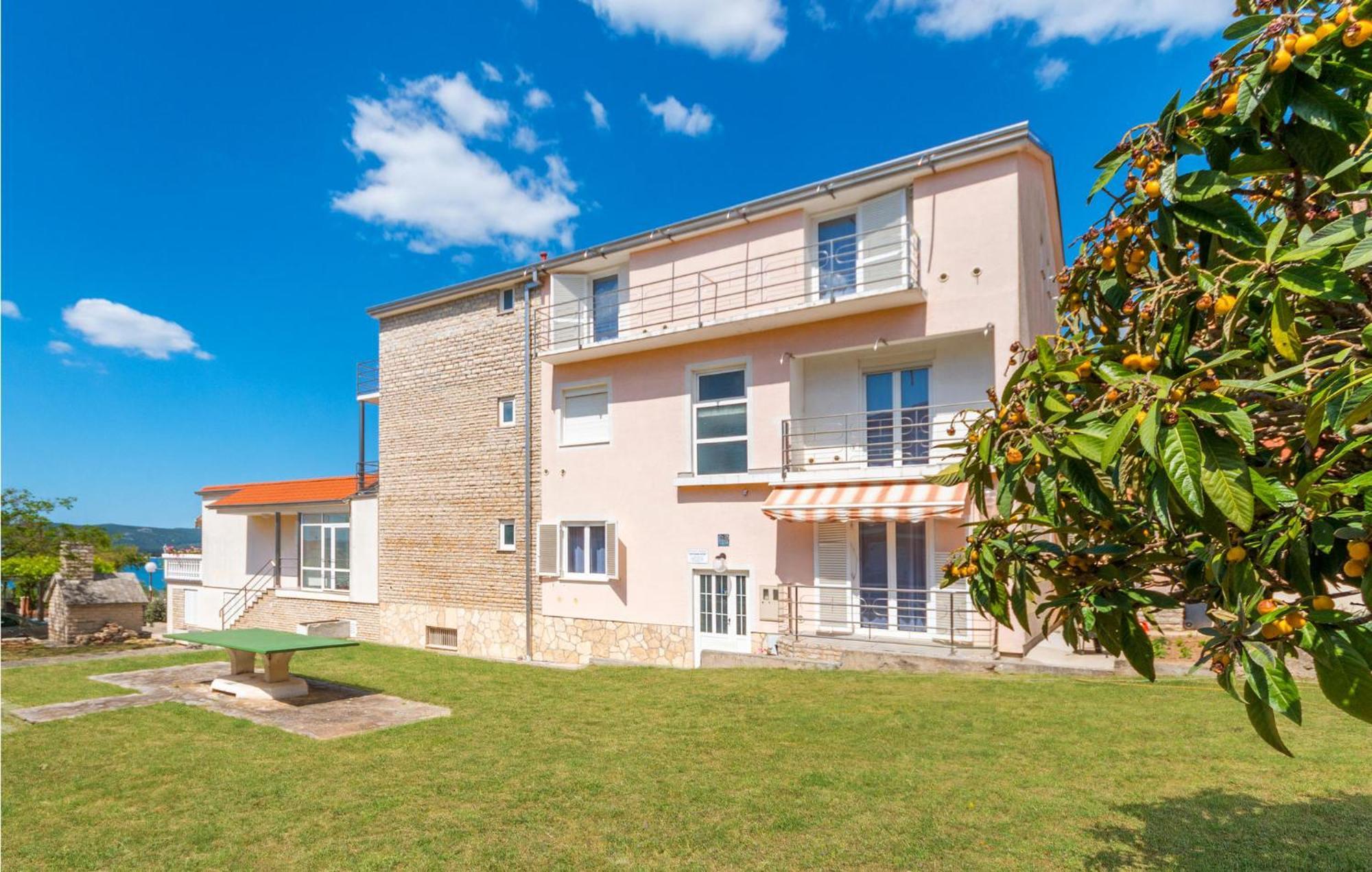 Awesome Apartment In Sveti Filip I Jakov W/ 1 Bedrooms Bagian luar foto