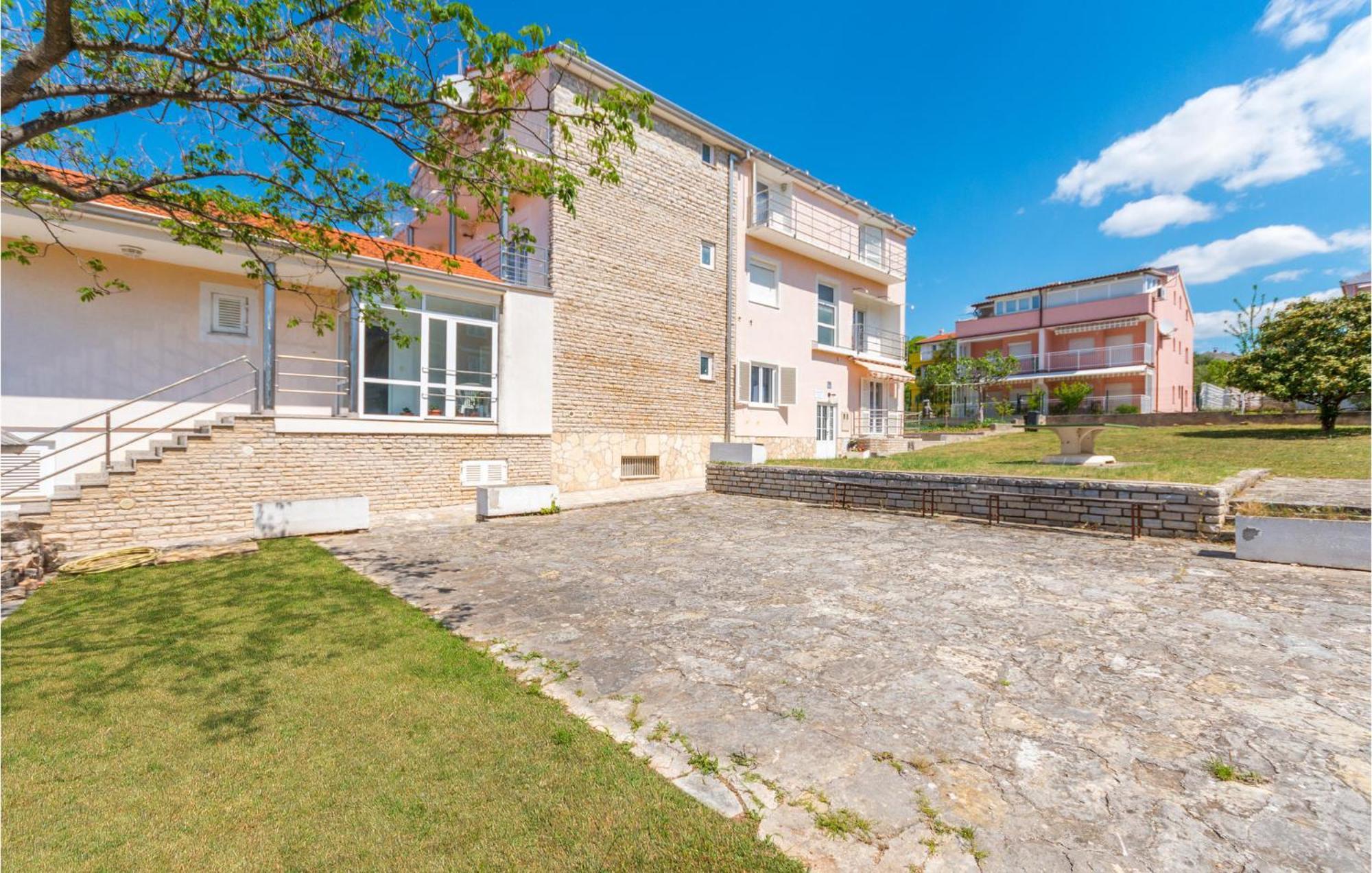 Awesome Apartment In Sveti Filip I Jakov W/ 1 Bedrooms Bagian luar foto